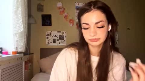 Snapshot of rhiannonmuccigrosso chatting on 11-13-25, 08:35 Anna online show from 11-13-25, 08:35