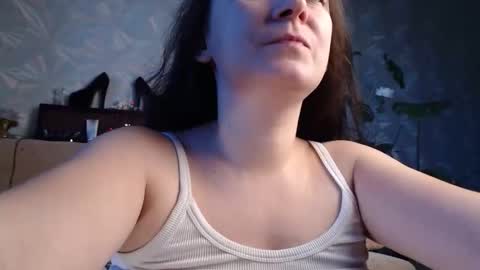 Snapshot of ria_32 chatting on 10-18-25, 02:03 ria_32 online show from 10-18-25, 02:03