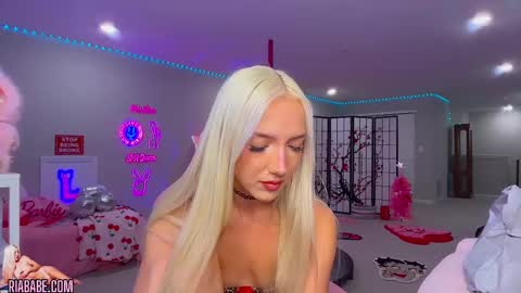 Snapshot of riababe chatting on 09-19-25, 03:52 ria online show from 09-19-25, 03:52