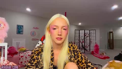 ria  online show from 11-12-25, 04:02