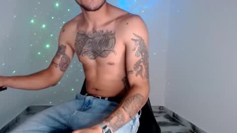 Snapshot of riancum chatting on 12-17-25, 06:36 juan online show from 12-17-25, 06:36