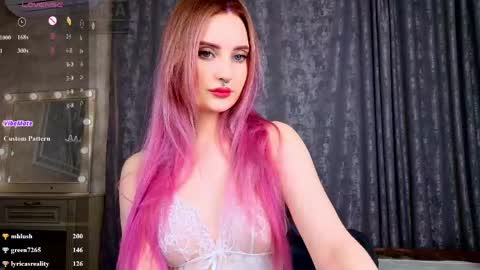 Snapshot of riawoods chatting on 04-30-26, 10:03 Ria Woods online show from 04-30-26, 10:03