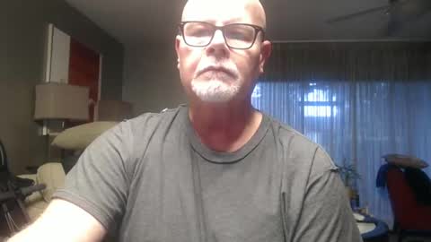 Snapshot of rich32937 chatting on 09-17-25, 11:23 rich32937 online show from 09-17-25, 11:23