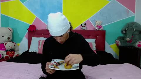 rich and kitty  online show from 12-17-24, 05:18