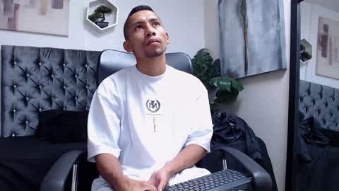 Snapshot of richar_voller chatting on 12-08-24, 12:19 richar_voller online show from 12-08-24, 12:19