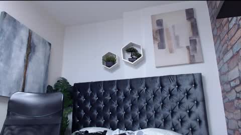 Snapshot of richar_voller chatting on 12-18-24, 02:28 richar_voller online show from 12-18-24, 02:28