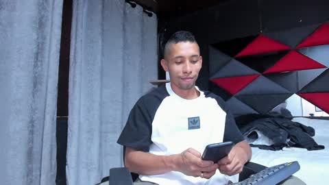 Snapshot of richar_voller chatting on 01-13-25, 02:21 richar_voller online show from 01-13-25, 02:21
