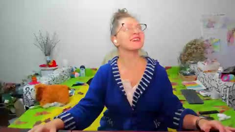 Anna - not anna - right Anna  online show from 12-07-24, 02:13