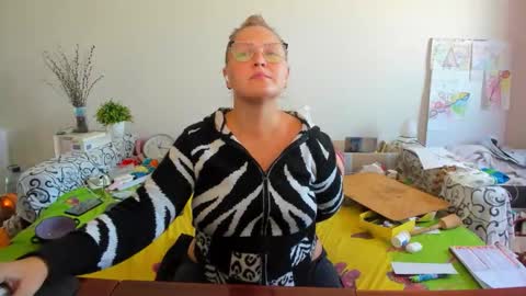 Anna - not anna - right Anna  online show from 11-03-25, 10:05