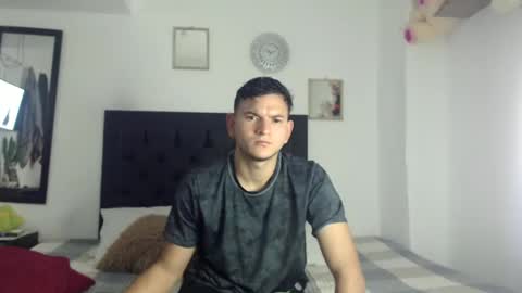 Snapshot of richr_latin_boy chatting on 12-31-24, 06:35 rich online show from 12-31-24, 06:35