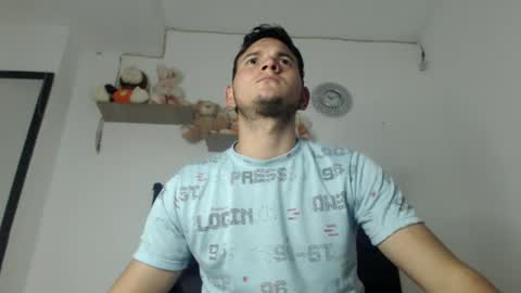 Snapshot of richr_latin_boy chatting on 03-04-25, 02:06 rich online show from 03-04-25, 02:06