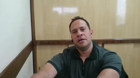 Snapshot of rick503835 chatting on 12-18-25, 02:01 Rick Arian online show from 12-18-25, 02:01