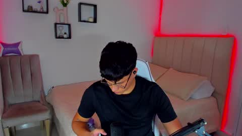 Snapshot of rick_shellby chatting on 04-05-26, 08:55 Rick online show from 04-05-26, 08:55