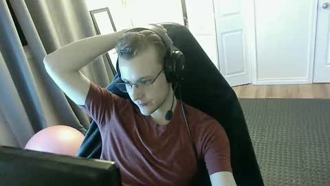 Snapshot of rickgosling chatting on 12-17-25, 12:00 rickgosling online show from 12-17-25, 12:00