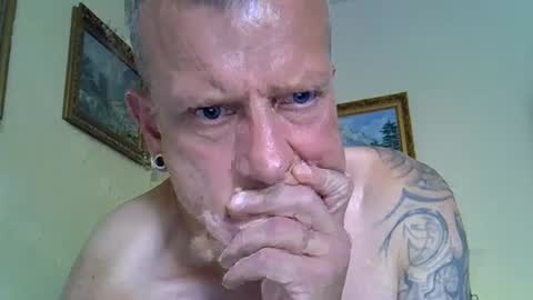 Snapshot of ricogumpi chatting on 06-14-26, 11:01 ricogumpi online show from 06-14-26, 11:01