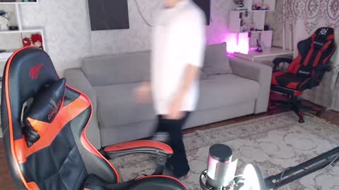 Snapshot of rik_and chatting on 02-02-25, 11:08 Rick online show from 02-02-25, 11:08