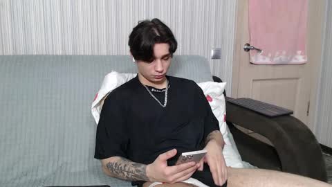 Snapshot of rik_and chatting on 10-11-25, 12:58 Rick online show from 10-11-25, 12:58