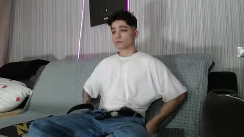 Snapshot of rik_and chatting on 10-19-25, 02:40 Rick online show from 10-19-25, 02:40