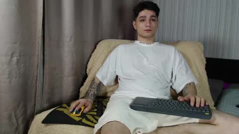 Snapshot of rik_and chatting on 10-24-25, 11:23 Rick online show from 10-24-25, 11:23