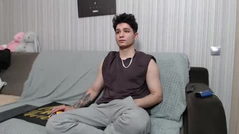 Snapshot of rik_and chatting on 11-08-25, 10:19 Rick online show from 11-08-25, 10:19