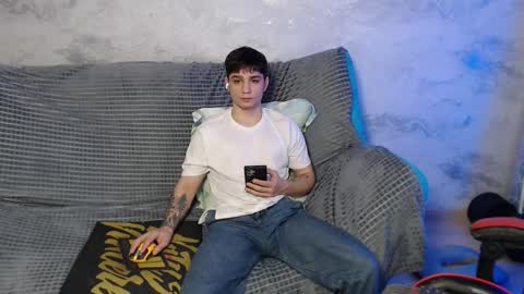 Snapshot of rik_and chatting on 12-02-25, 12:43 Rick online show from 12-02-25, 12:43