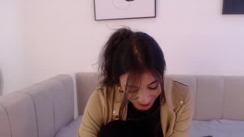 Snapshot of riley_bensongh chatting on 01-28-25, 08:15 Riley online show from 01-28-25, 08:15