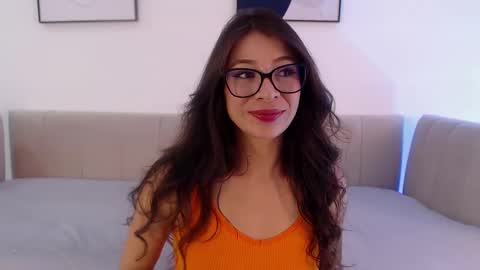 Snapshot of riley_bensongh chatting on 02-16-25, 08:11 Riley online show from 02-16-25, 08:11