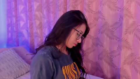 Snapshot of riley_bensongh chatting on 10-09-25, 12:19 Riley online show from 10-09-25, 12:19