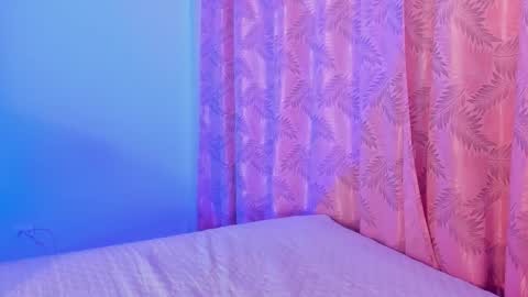 Snapshot of riley_bensongh chatting on 10-30-25, 09:26 Riley online show from 10-30-25, 09:26