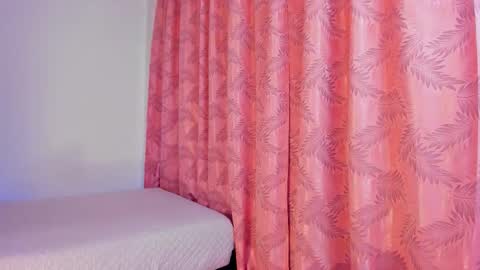 Snapshot of riley_bensongh chatting on 11-18-25, 09:19 Riley online show from 11-18-25, 09:19