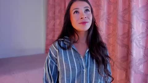 Snapshot of riley_bensongh chatting on 12-18-25, 08:37 Riley online show from 12-18-25, 08:37