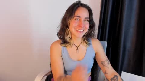 Snapshot of riley_colors chatting on 03-08-25, 11:39 Riley online show from 03-08-25, 11:39