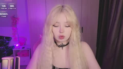Snapshot of riley_vice chatting on 06-01-26, 08:49 Sofia online show from 06-01-26, 08:49