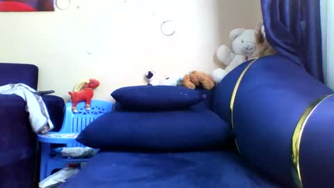 Snapshot of rio_sky chatting on 10-10-25, 05:06 cookie online show from 10-10-25, 05:06