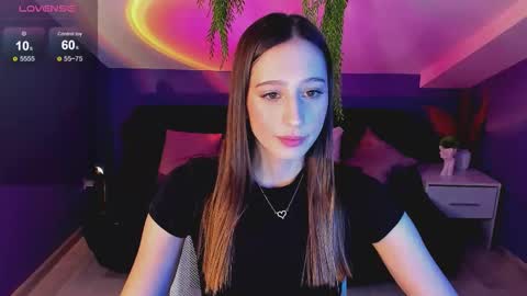 Snapshot of rioestrella chatting on 09-19-25, 03:34 Emilia online show from 09-19-25, 03:34