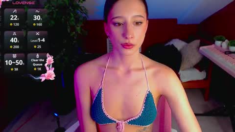 Snapshot of rioestrella chatting on 10-10-25, 02:27 Emilia online show from 10-10-25, 02:27