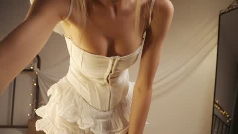 Snapshot of riri_kikki chatting on 07-30-26, 04:17 DARIA online show from 07-30-26, 04:17