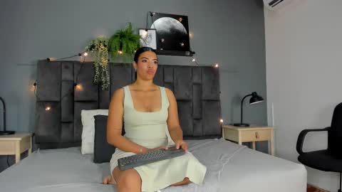 RIRI  online show from 10-28-25, 11:51