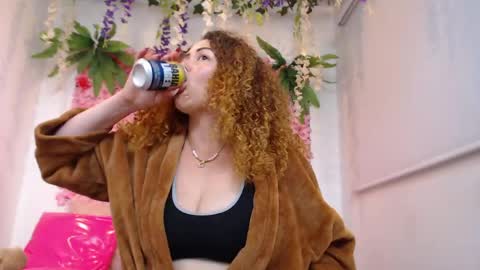 Snapshot of risitos_de_oro_ chatting on 04-17-26, 10:24 Risitos De Oro online show from 04-17-26, 10:24