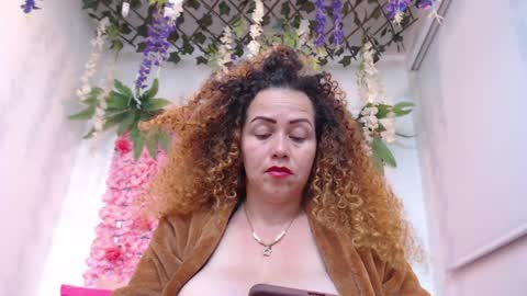 Snapshot of risitos_de_oro_ chatting on 04-21-26, 01:42 Risitos De Oro online show from 04-21-26, 01:42