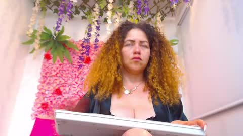 Snapshot of risitos_de_oro_ chatting on 05-07-26, 11:37 Risitos De Oro online show from 05-07-26, 11:37