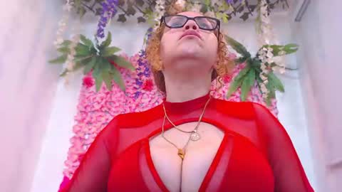 Snapshot of risitos_de_oro_ chatting on 07-15-26, 11:48 Risitos De Oro online show from 07-15-26, 11:48