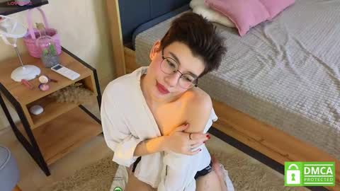 Snapshot of riskyteasse chatting on 03-07-25, 11:40 Agnes online show from 03-07-25, 11:40