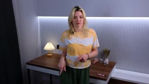 Snapshot of rivkagellman chatting on 03-23-26, 05:06 Sarah. online show from 03-23-26, 05:06