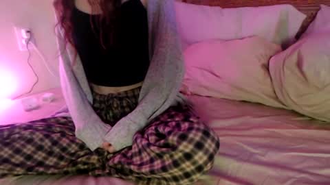 Snapshot of rizzyy333 chatting on 10-21-25, 08:37 rizzyy333 online show from 10-21-25, 08:37