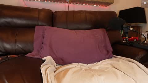 Ryan aka KeylimeRy online show from 12-22-24, 02:17