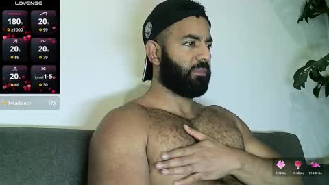 SebasRoa online show from 11-21-25, 04:16