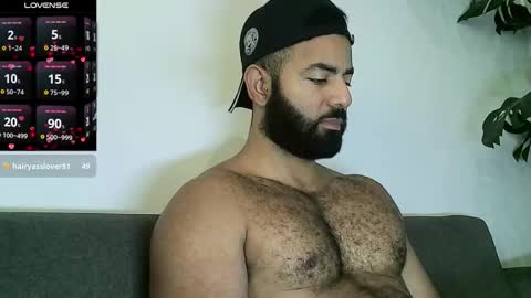 SebasRoa online show from 12-16-25, 02:44