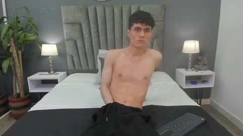 Snapshot of roan_birkin chatting on 01-31-25, 08:54 Roan Birkin online show from 01-31-25, 08:54