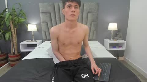 Snapshot of roan_birkin chatting on 01-31-25, 11:56 Roan Birkin online show from 01-31-25, 11:56